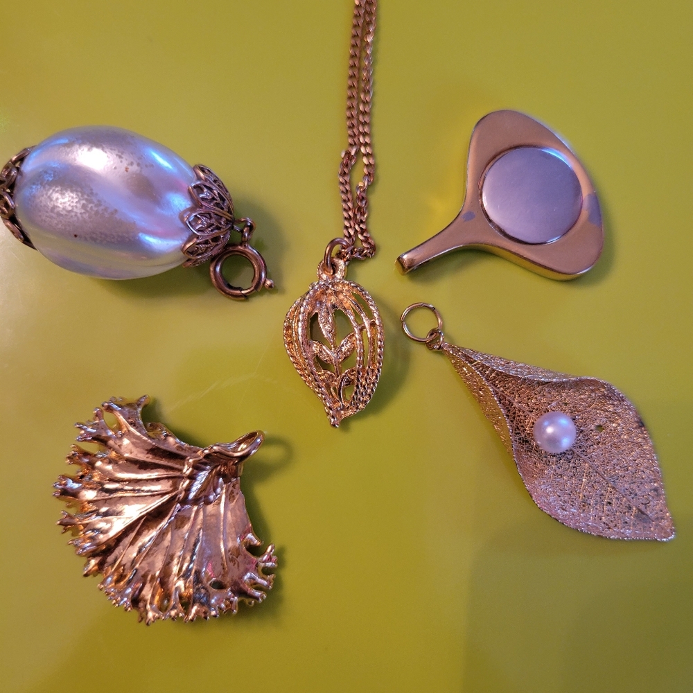 Necklace & Assorted Gold Tone Pendants ~ Avon ~ Leaves ~ Faux Pearl ~ Pretty!